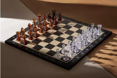 Deska szachowa nr 6 (z opisem) hebanizowana (intarsja)